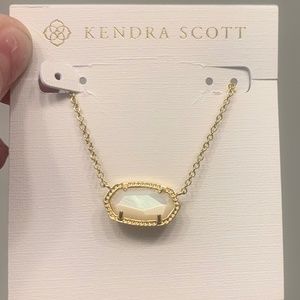 Kendra Scott necklace